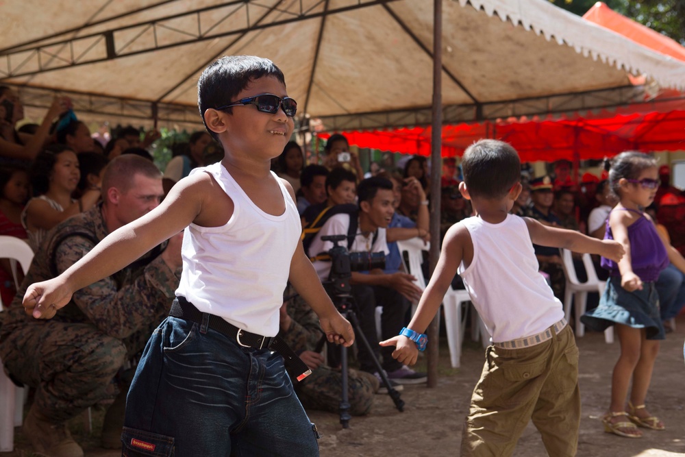 Philippine, U.S. forces commemorate completion of school renovations at Dona Mercedes Elementary School