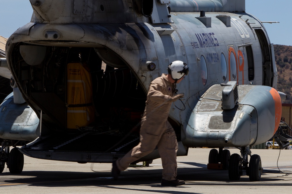 Marines help state emergency personnel fight Cocos fire in southern California