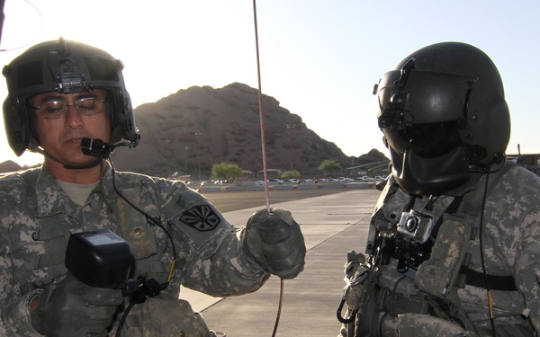 Arizona air ambulance hoists Special Forces from Meteor Crater