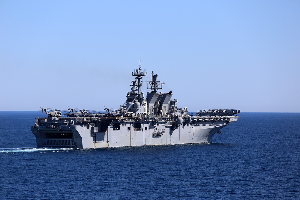 DVIDS - Images - Amphibious Squadron (PHIBRON) 5 conducts strait ...