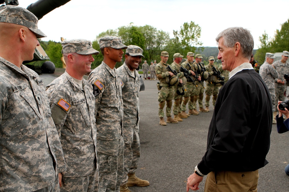 Secretary McHugh talks with Ironhorse Soldiers