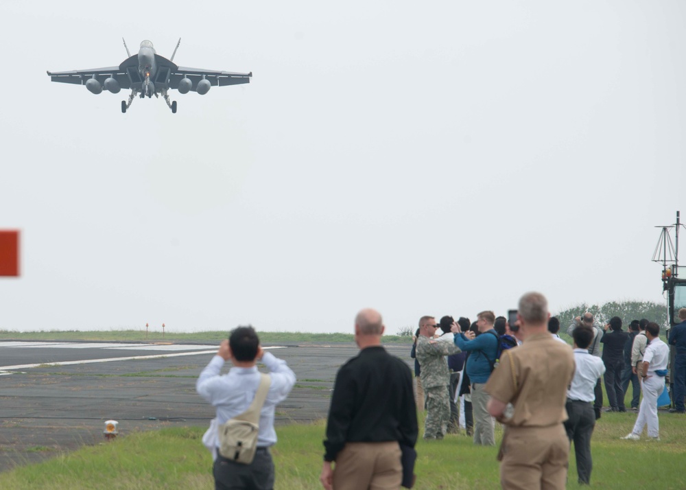 Field carrier landing practice