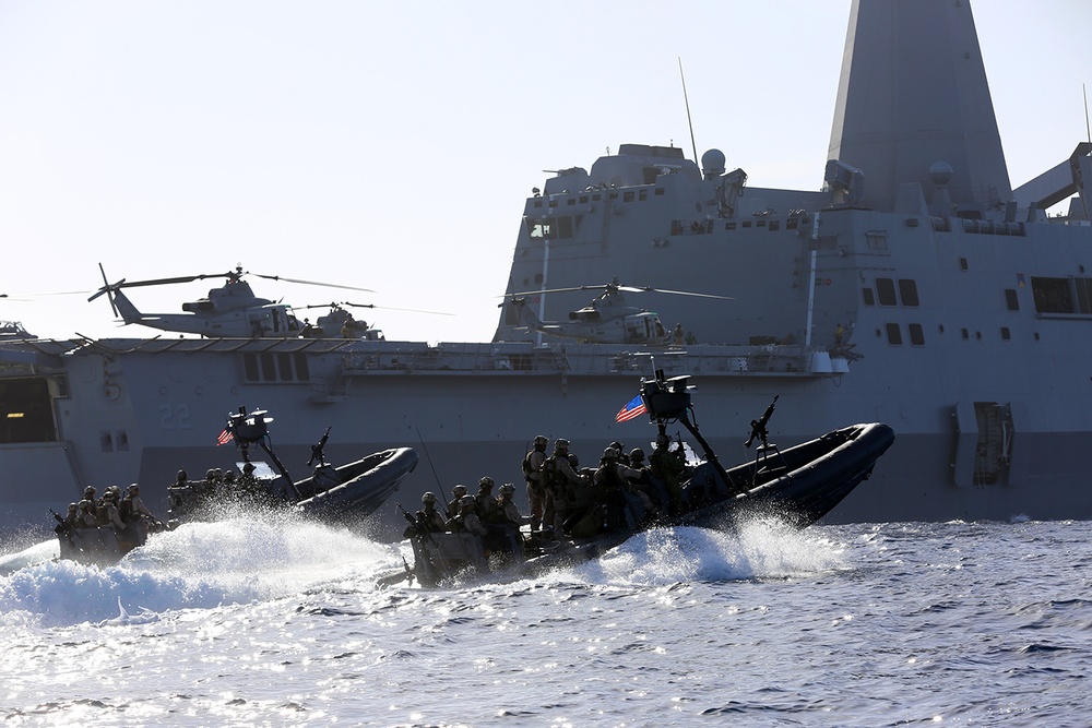 11th Marine Expeditionary Unit conducts visit board search and seizure