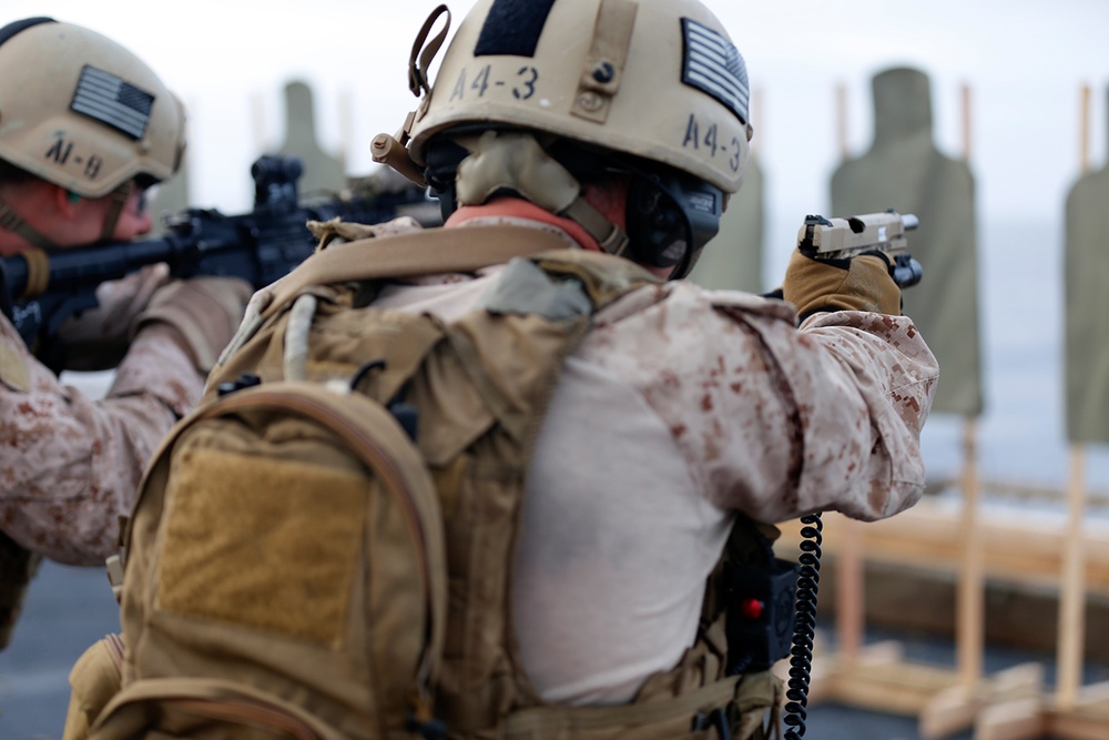 Force Reconnaissance Detachment conducts low-light, live-fire sustainment training