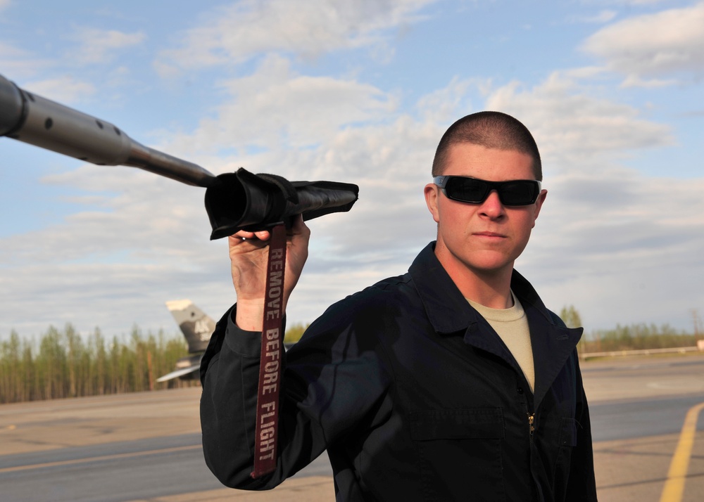 354th AMXS keeps 18th AGRS flying during RF-A 14-1