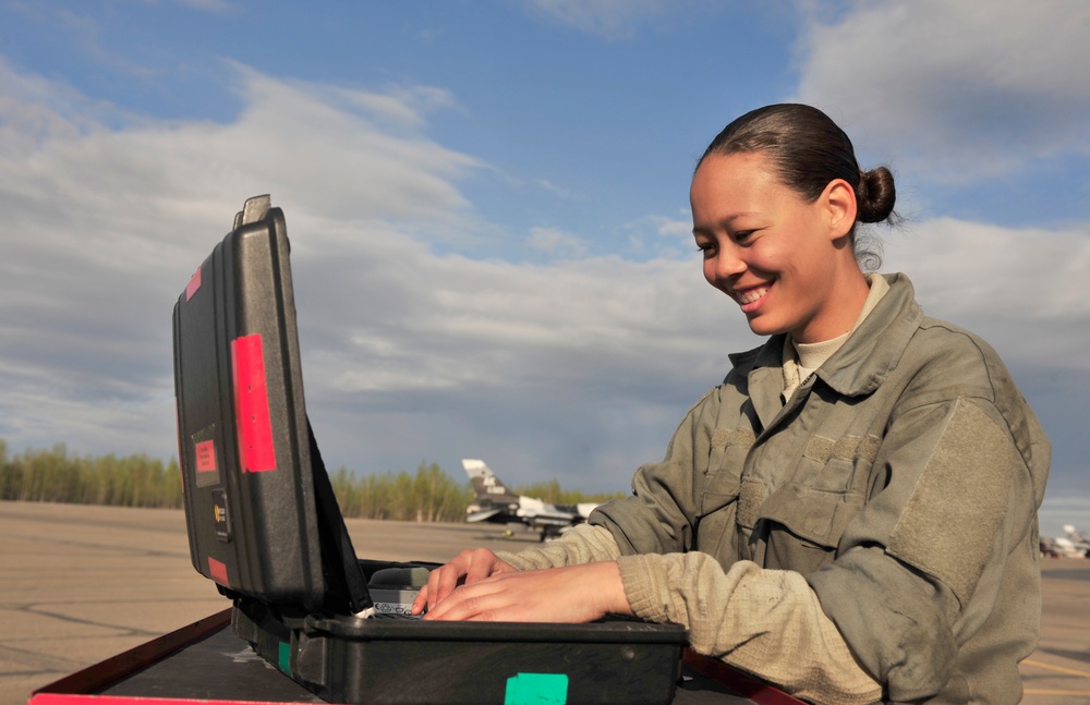 354th AMXS keeps 18th AGRS flying during RF-A 14-1