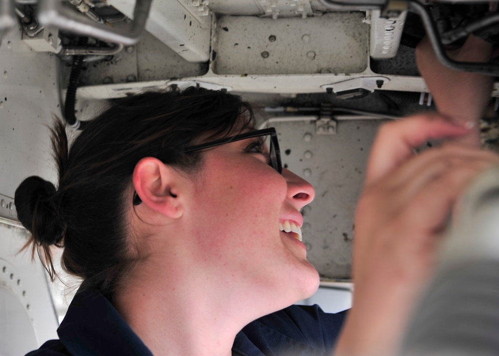 354th AMXS keeps 18th AGRS flying during RF-A 14-1