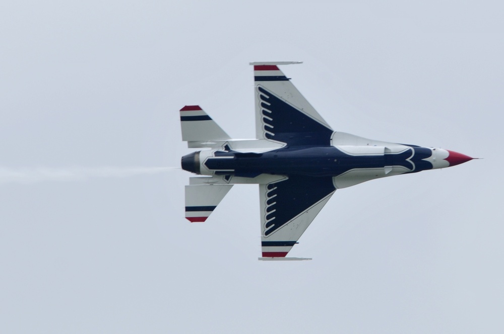 Thunderbirds perform at Thunder Over the Valley