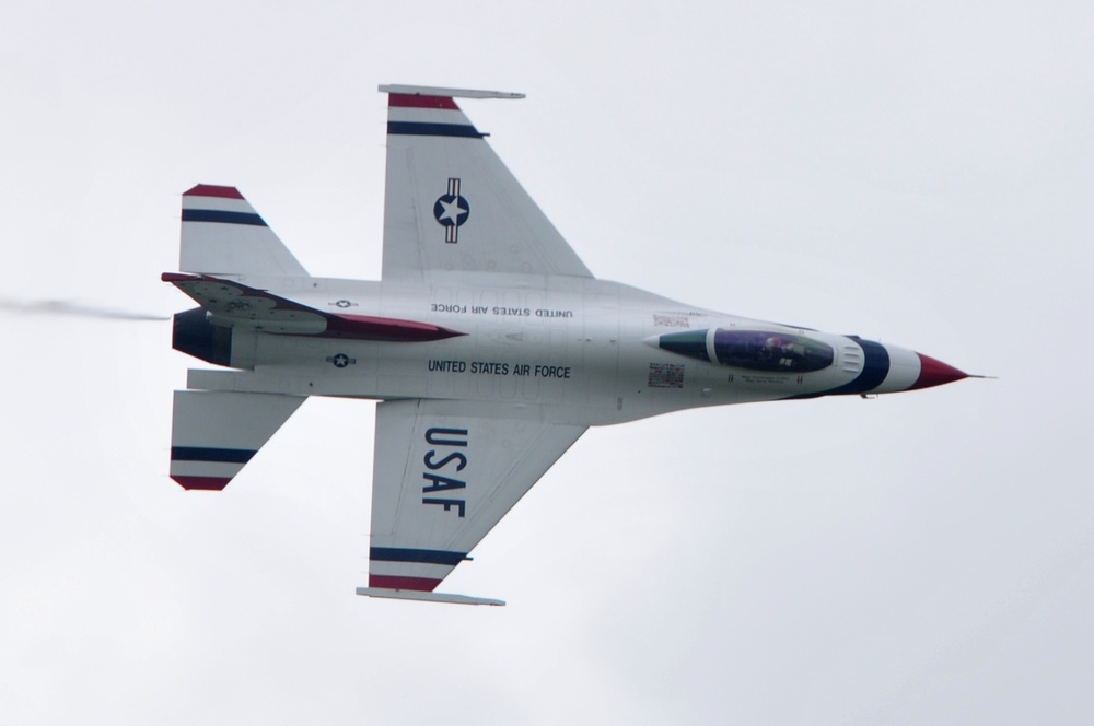 Thunderbirds perform at Thunder Over the Valley