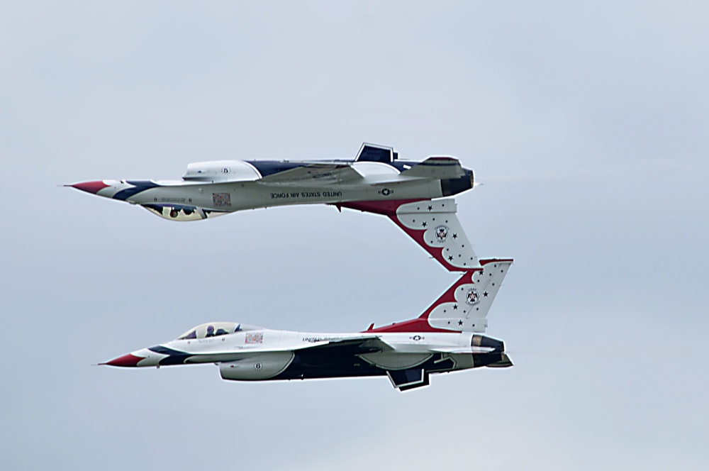 Thunderbirds perform at Thunder Over the Valley