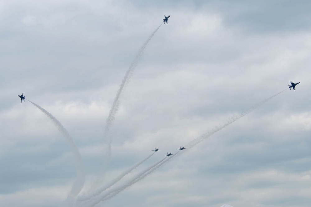 Thunderbirds perform at Thunder Over the Valley