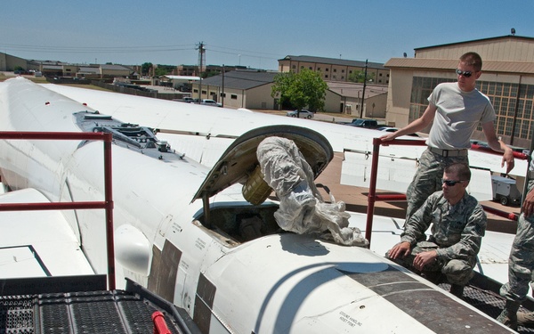 Remove and install a drogue parachute on a B-52 aircraft