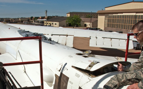 Remove and install a drogue parachute on a B-52 aircraft
