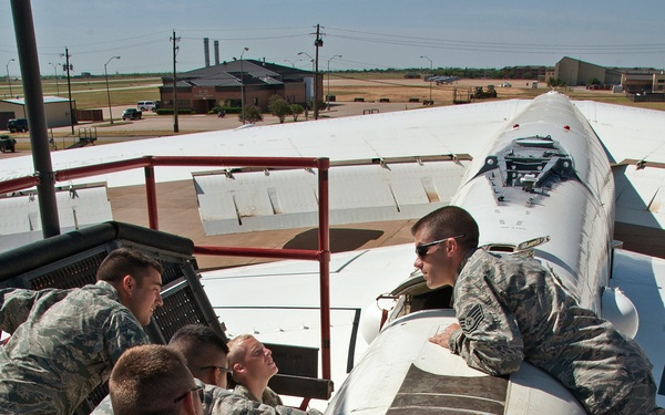 Remove and install a drogue parachute on a B-52 aircraft