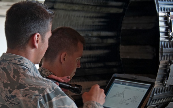 Inspection of an F-16 Thunderbird aircraft