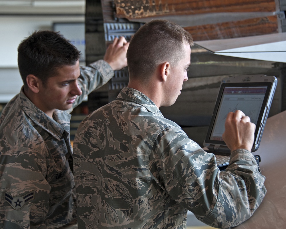 Inspection of an F-16 Thunderbird aircraft