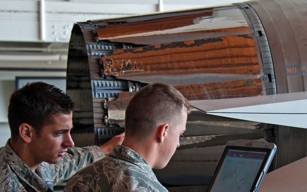 Inspection of an F-16 Thunderbird aircraft