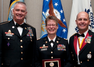 SD Soldier receives national intelligence officer award