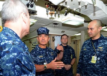 PACFLT commander visits PACNORWEST Submarine Force
