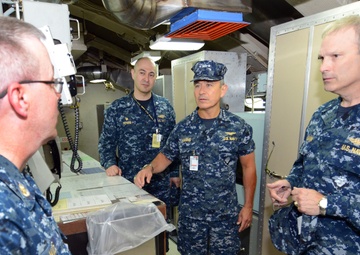 PACFLT commander visits PACNORWEST Submarine Force