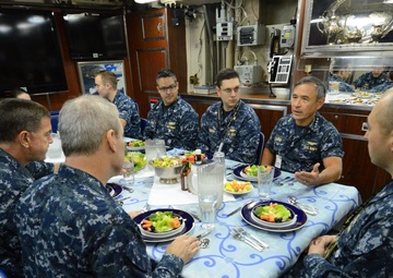 PACFLT commander visits PACNORWEST Submarine Force