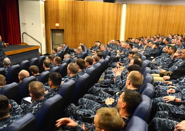 PACFLT commander visits PACNORWEST Submarine Force