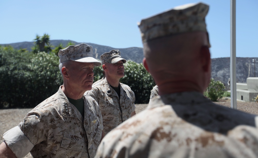 CMC, SMMC vist 1st Marine Division