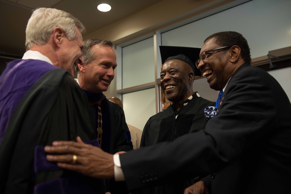 Mabus at LSU graduation