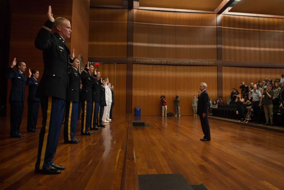 Mabus at LSU graduation