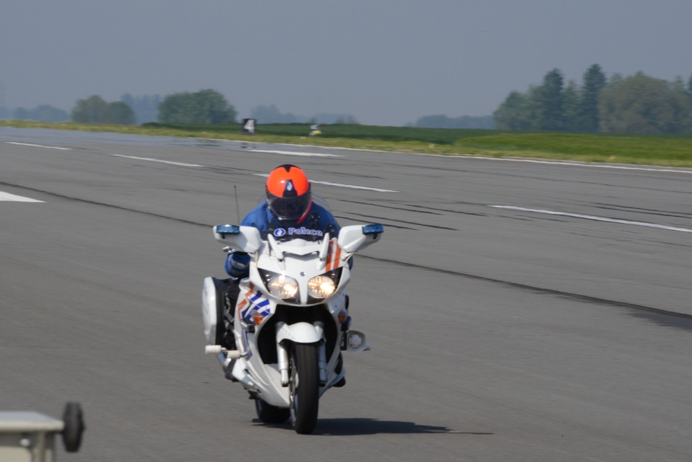 Belgian Federal Police speedometer calibration on airstrip