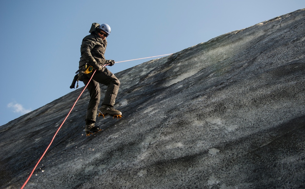 Pararescuemen train for icy conditions