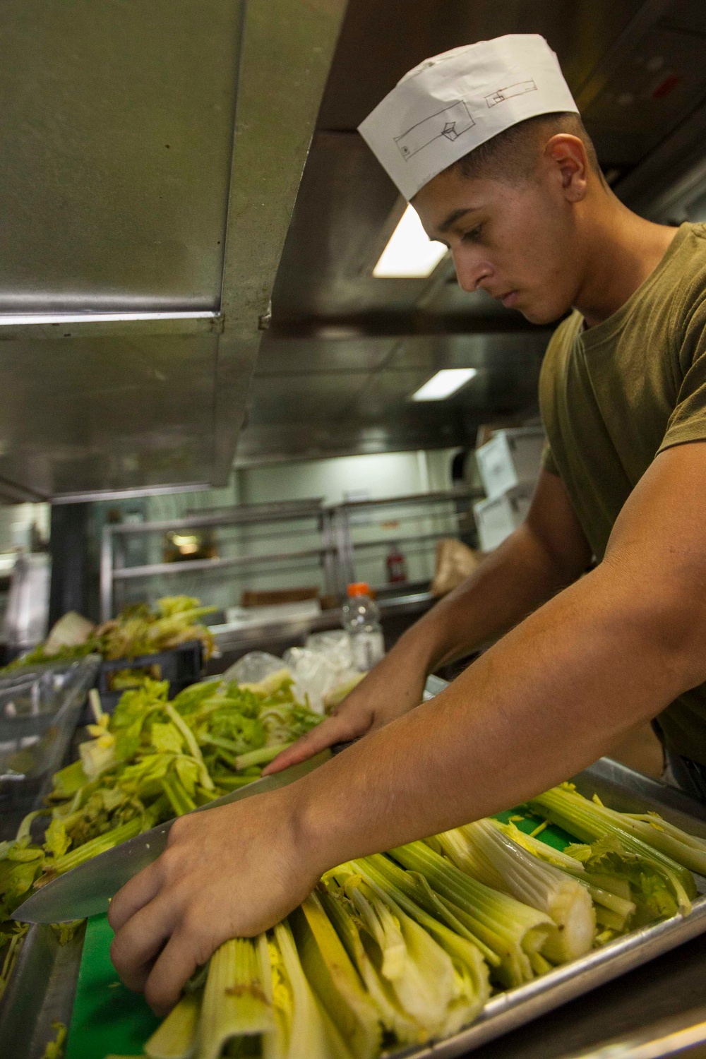 Marines, Sailors prepare chow for USS Bataan