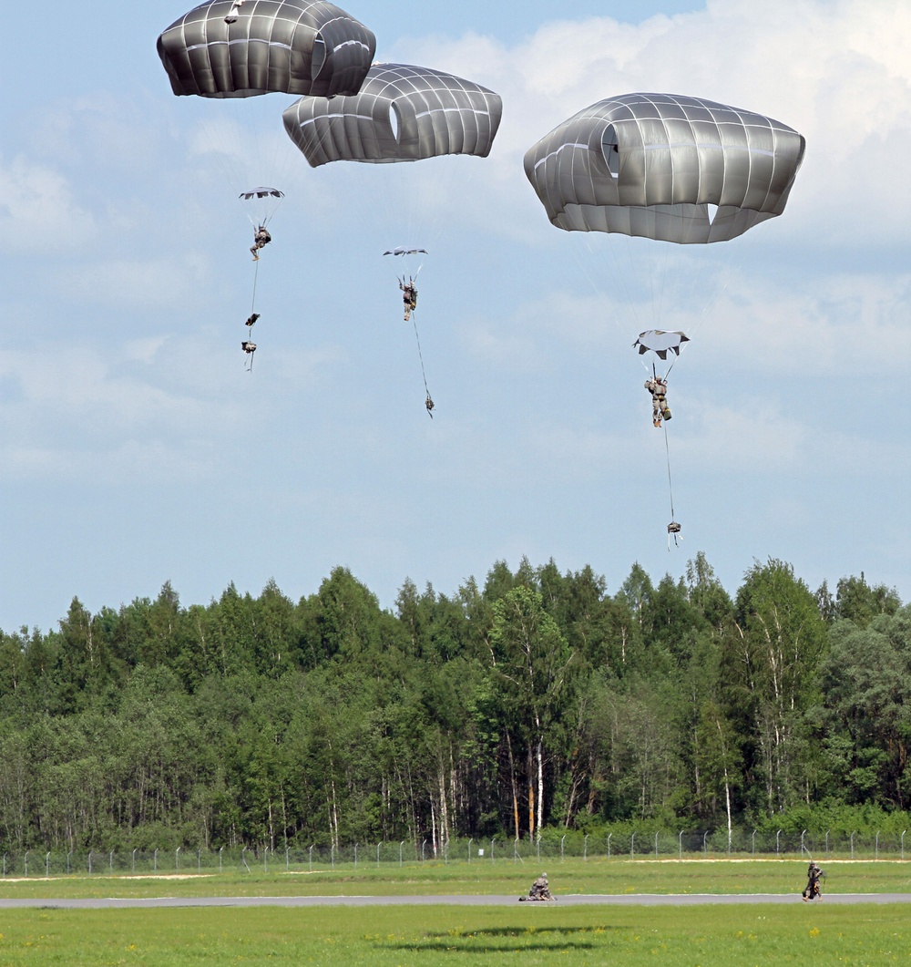 Sky Soldiers conduct airborne operations over Latvia
