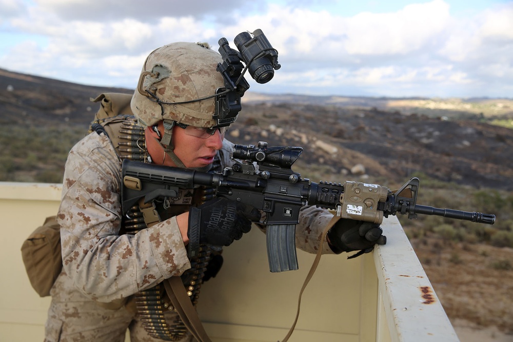 11th MEU Marines execute ship-to-shore raid