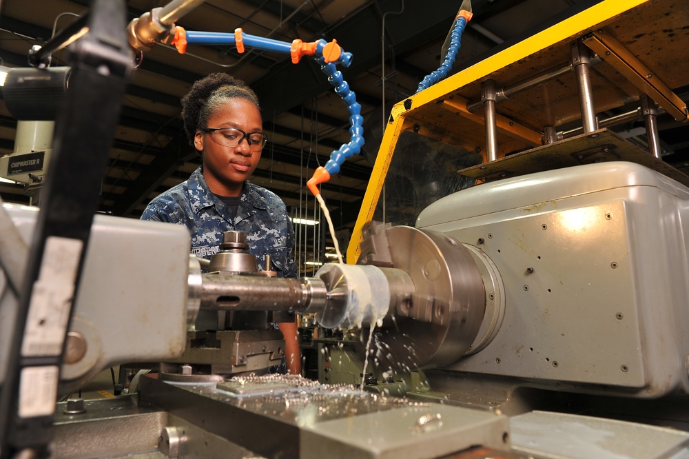 USS Abraham Lincoln refueling complex overhaul