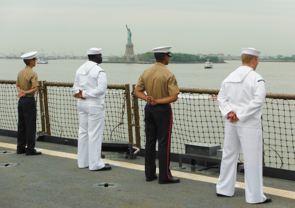 USS Oak Hill operations