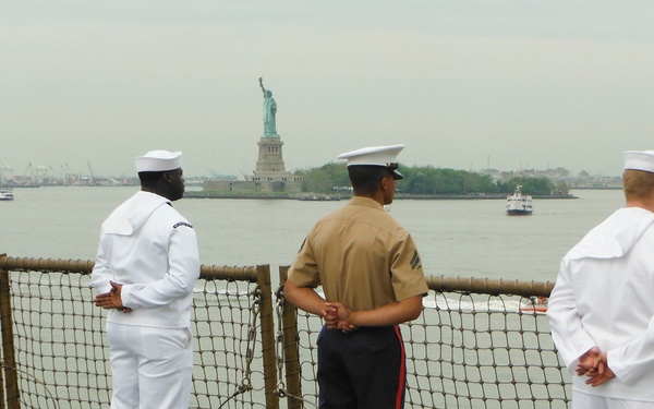 USS Oak Hill operations