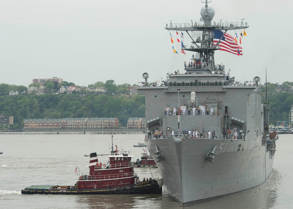 USS Oak Hill operations