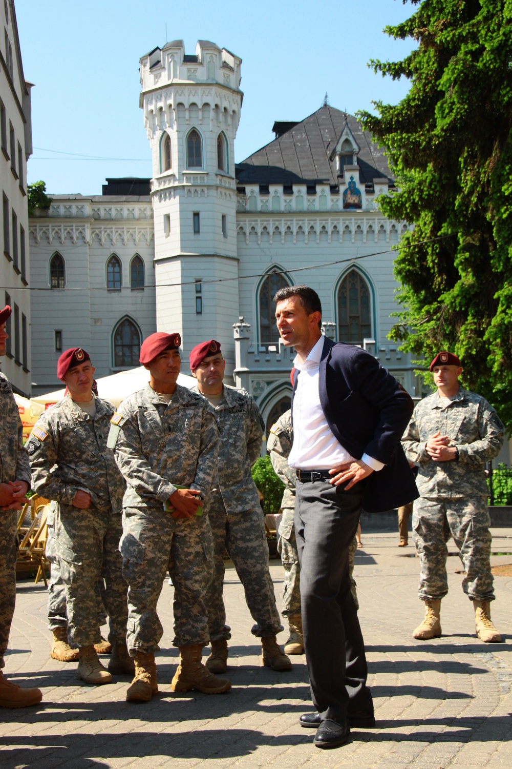 Maroon berets in downtown Riga: 173rd Airborne paratroopers explore Latvian capital