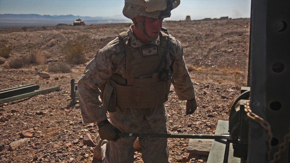 7th ESB Marines demonstrate bridging capabilities during Desert Scimitar 14