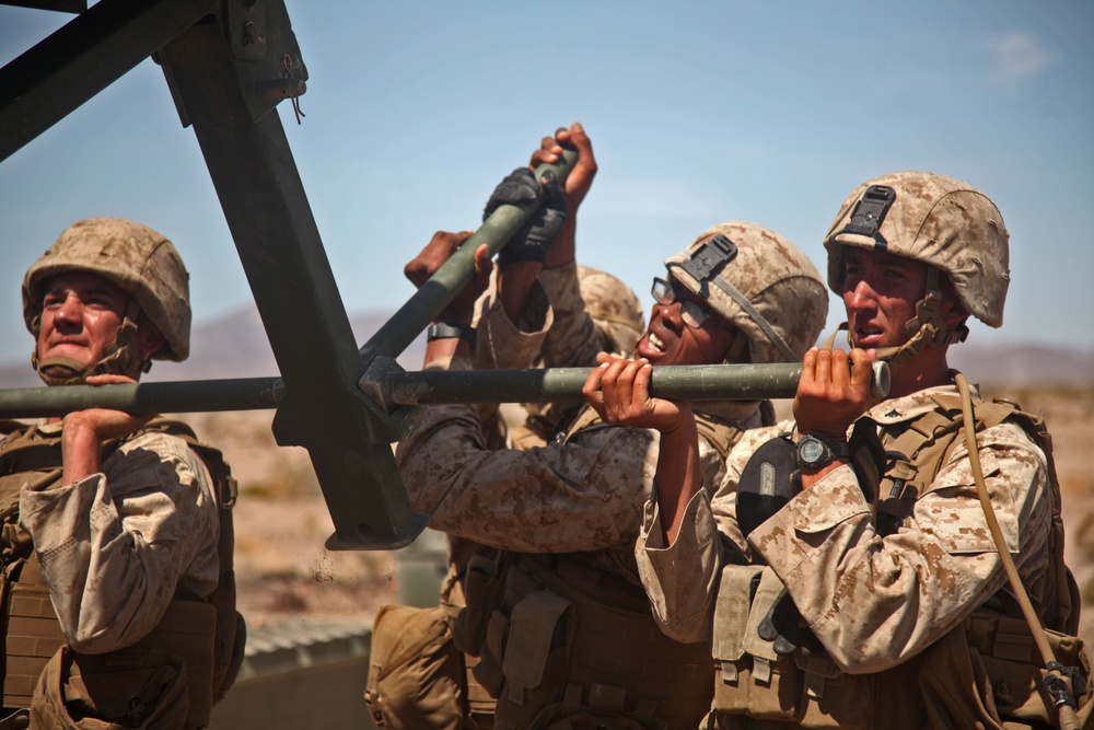 7th ESB Marines demonstrate bridging capabilities during Desert Scimitar 14