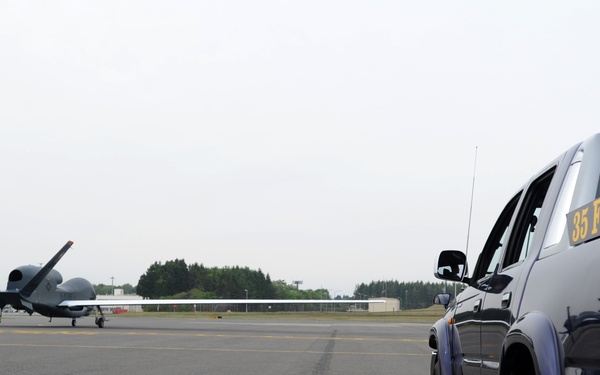 Global Hawk arrives at Misawa