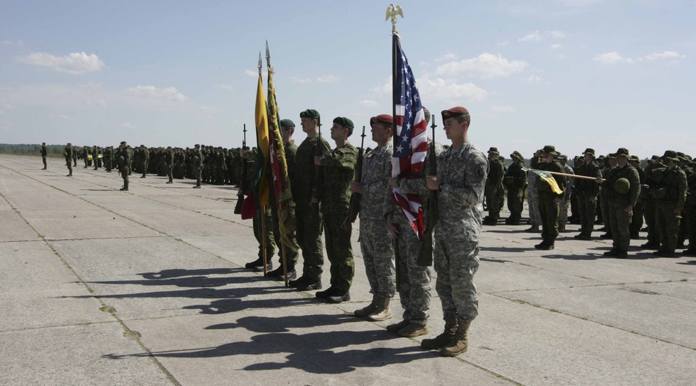 173rd Airborne and Lithuanian Iron Wolf Mechanized Infantry Brigade close allied exercise