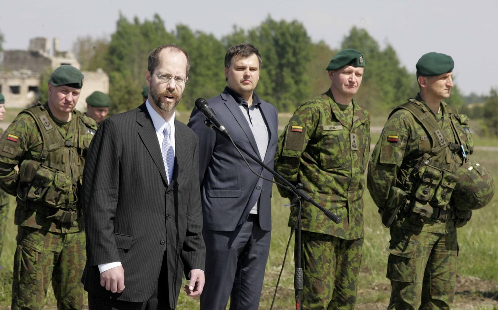 173rd Airborne and Lithuanian Iron Wolf Mechanized Infantry Brigade close allied exercise