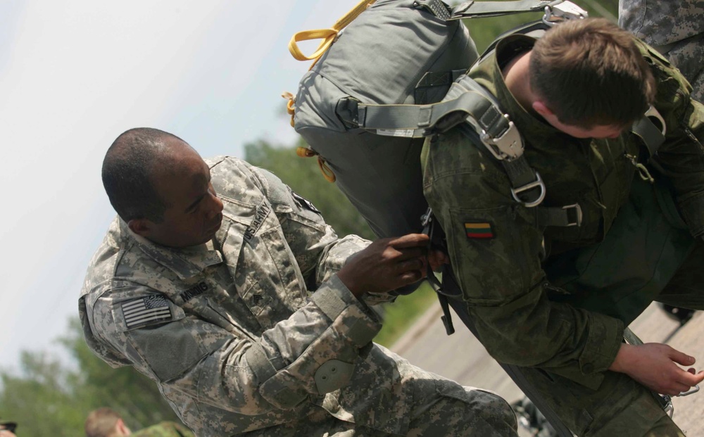 173rd Airborne and Lithuanian Iron Wolf Mechanized Infantry Brigade close allied exercise