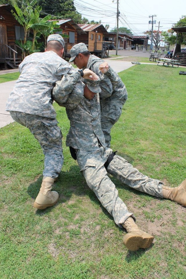 JTF-Bravo MEDEL teaches lifesaving course to service members