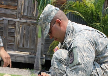 JTF-Bravo MEDEL teaches lifesaving course to service members