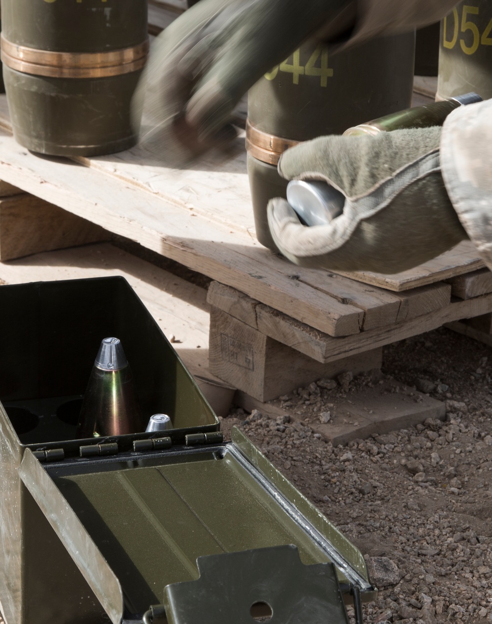 Soldiers rapidly engage enemies with M777 howitzer