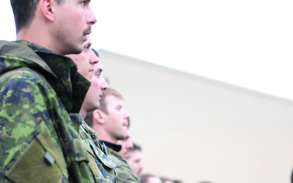 Canadian and US forces train during Maple Resolve 14