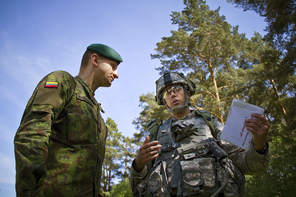 1st CAV Commander talks strategy with Lithuanian Commander